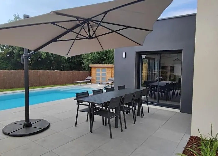Maison Neuve Avec Piscine Chauffee De Mai A Septembre A 6 Minutes De La Plage