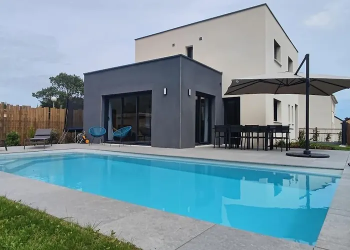 Maison Neuve Avec Piscine Chauffee De Mai A Septembre A 6 Minutes De La Plage
