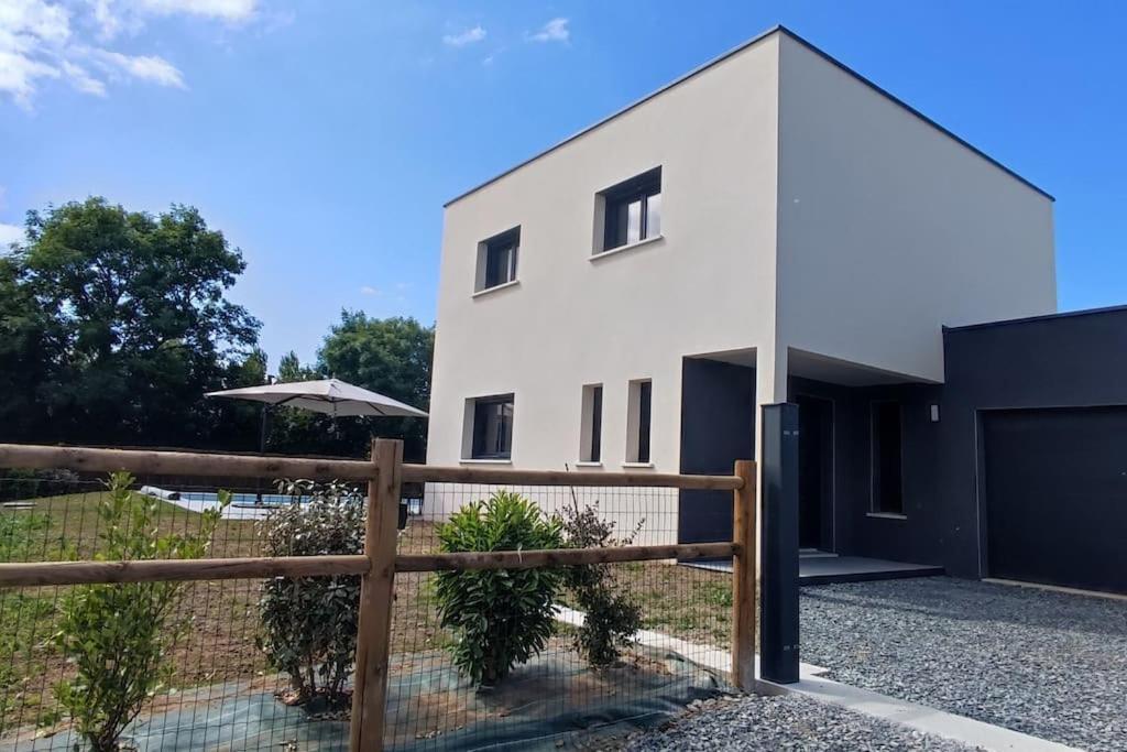 Maison Neuve Avec Piscine Chauffee De Mai A Septembre A 6 Minutes De La Holiday home *