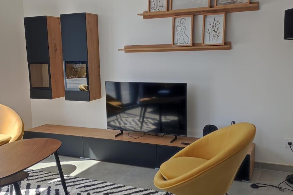 Maison Neuve Avec Piscine Chauffee De Mai A Septembre A 6 Minutes De La Holiday home Gonneville-en-Auge