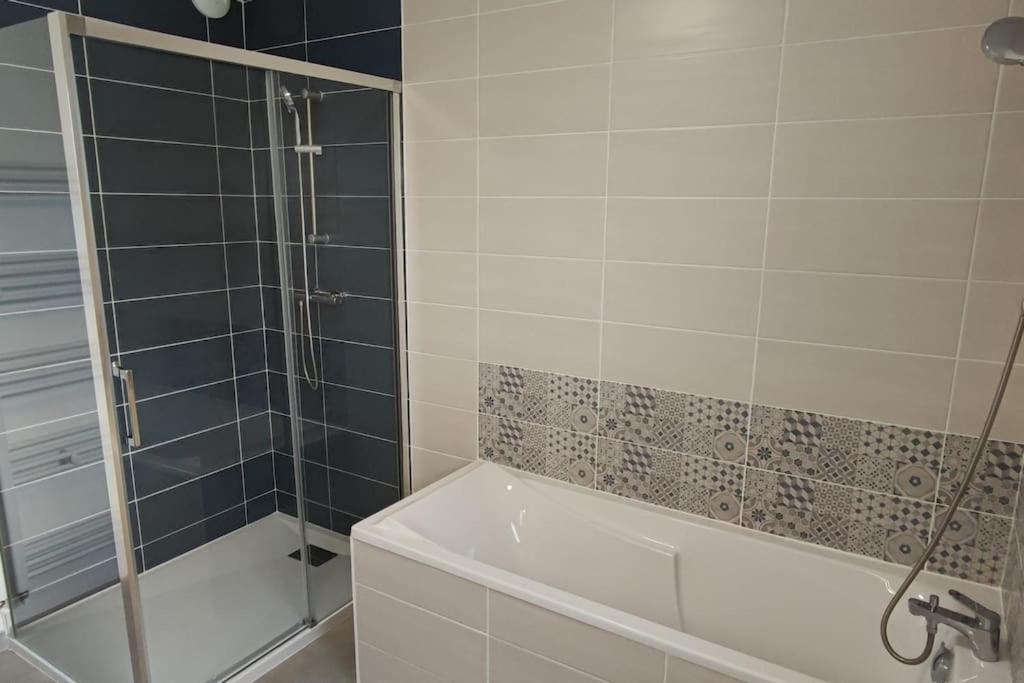 Maison Neuve Avec Piscine Chauffee De Mai A Septembre A 6 Minutes De La
