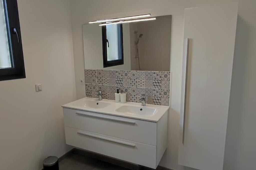 Maison Neuve Avec Piscine Chauffee De Mai A Septembre A 6 Minutes De La Holiday home *