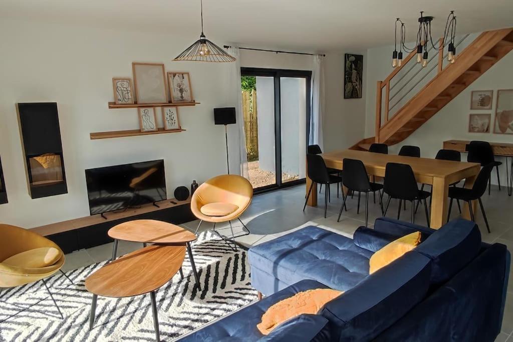 Maison Neuve Avec Piscine Chauffee De Mai A Septembre A 6 Minutes De La *