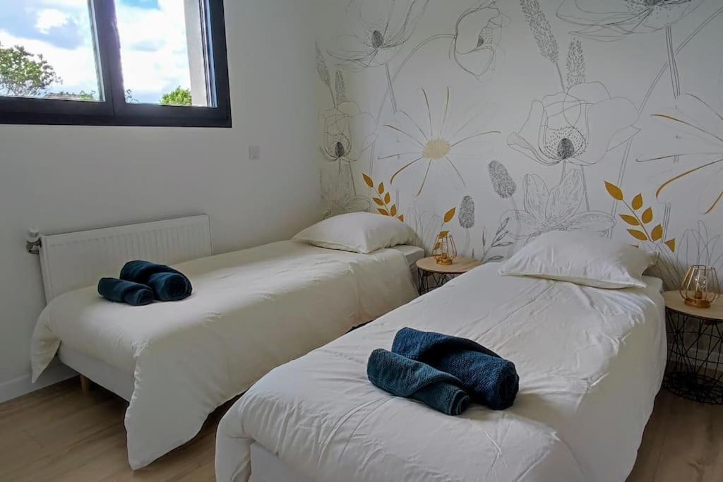 Maison Neuve Avec Piscine Chauffee De Mai A Septembre A 6 Minutes De La Holiday home