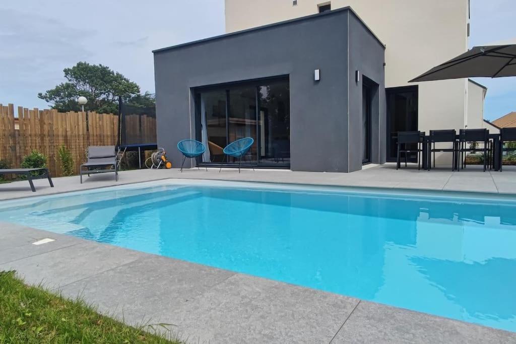 Maison Neuve Avec Piscine Chauffee De Mai A Septembre A 6 Minutes De La Holiday home Gonneville-en-Auge