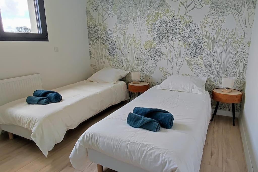 Maison Neuve Avec Piscine Chauffee De Mai A Septembre A 6 Minutes De La