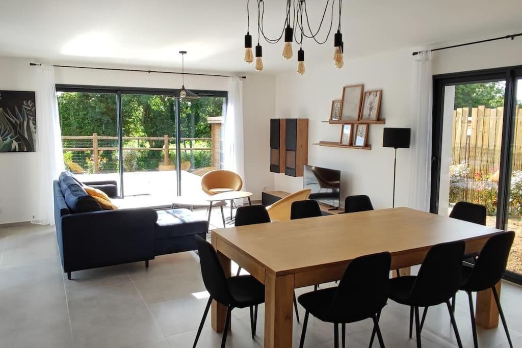 Maison Neuve Avec Piscine Chauffee De Mai A Septembre A 6 Minutes De La Holiday home