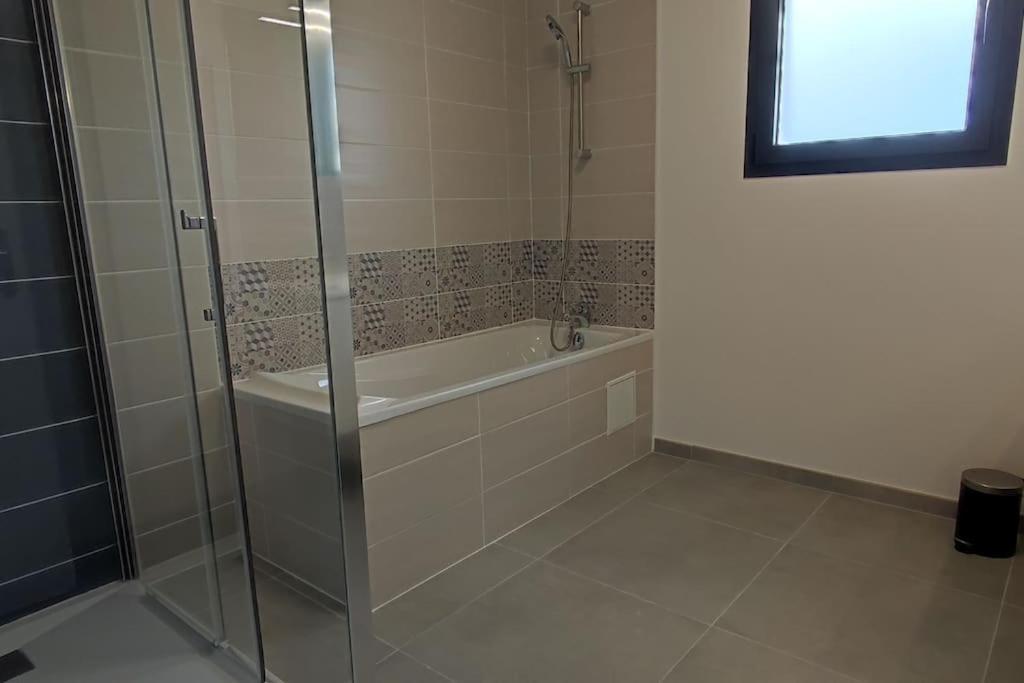 Maison Neuve Avec Piscine Chauffee De Mai A Septembre A 6 Minutes De La