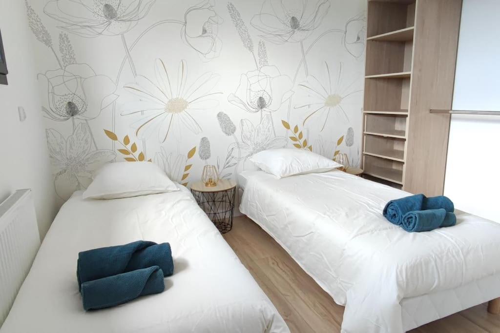 Maison Neuve Avec Piscine Chauffee De Mai A Septembre A 6 Minutes De La Holiday home *